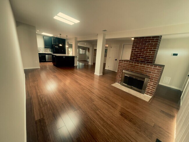 Foto del edificio - Beautifully Remodeled 3BD/2BA Sunnyvale Home with Designer Kitchen & Private Backyard