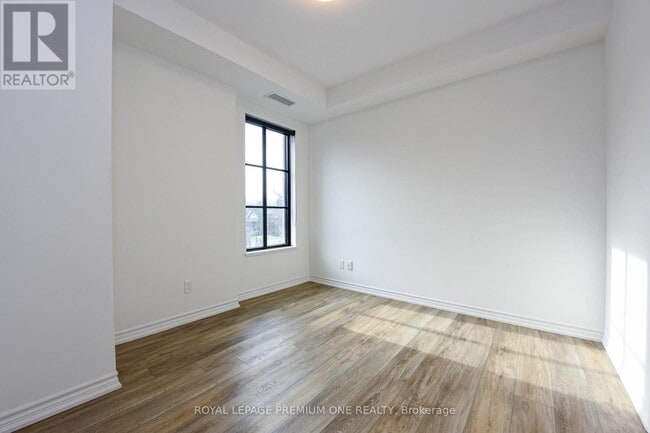 Building Photo - 571 Prince Edward Dr N