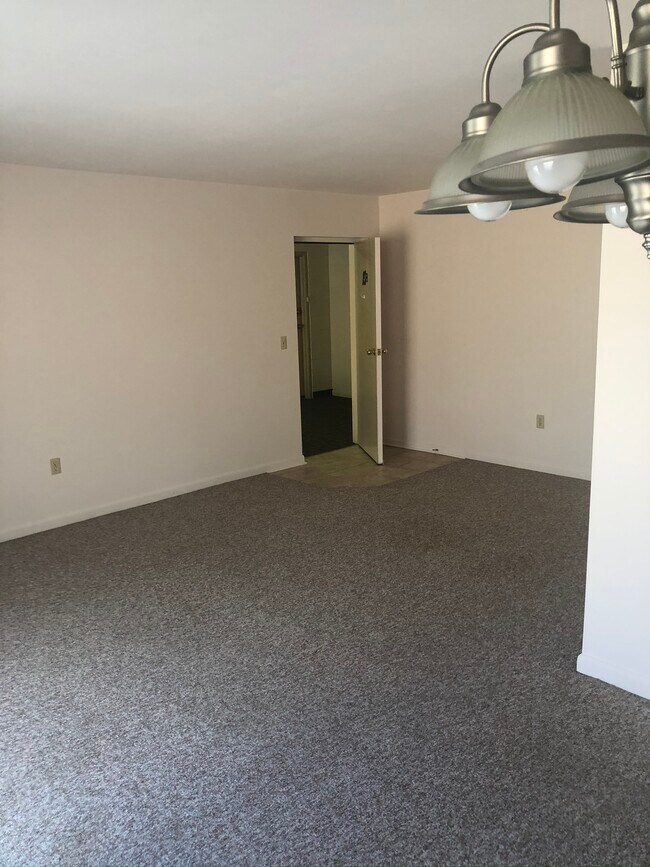 Building Photo - 14201 Cedarwood Dr SW