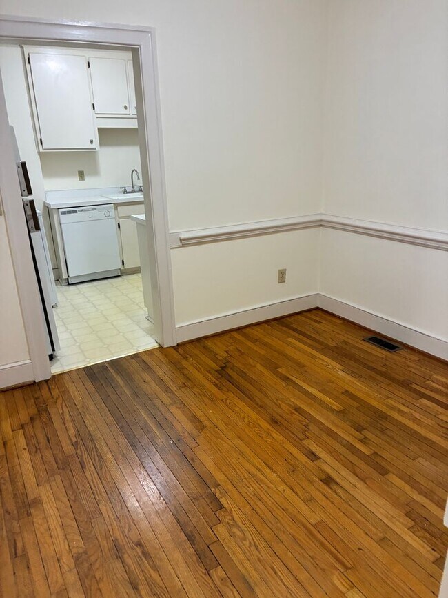 Building Photo - 3326