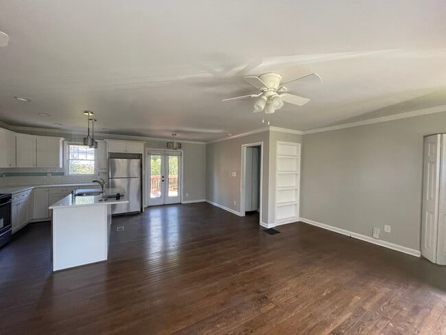 Building Photo - 3494 Maryvale Dr