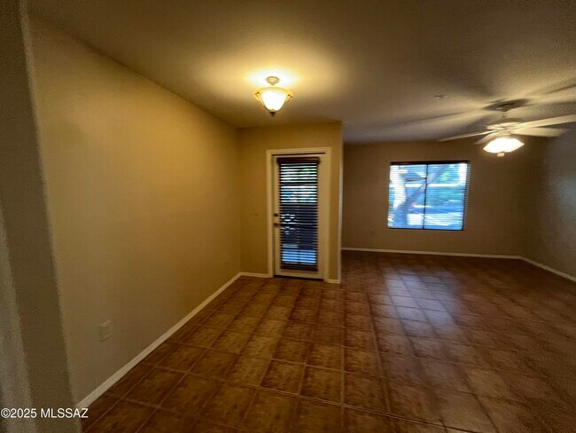 Building Photo - 5751 N Kolb Rd