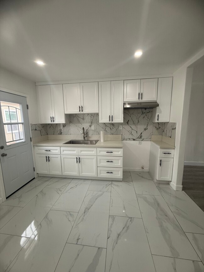 kitchen - 1214 S Temple Ave