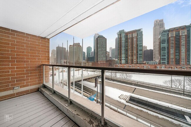 Foto del edificio - 420 E Waterside Dr