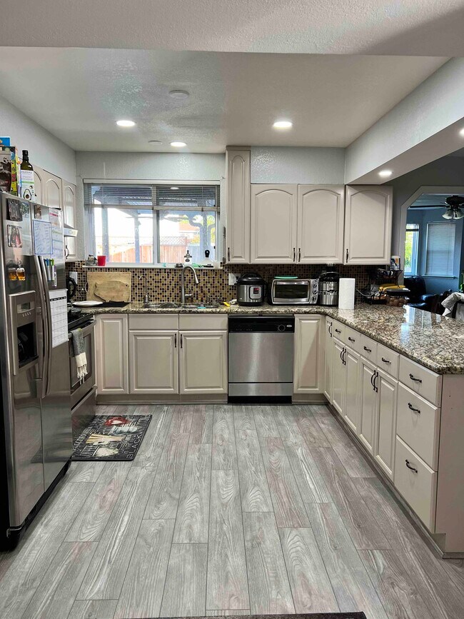 Foto del edificio - 4286 Bidwell Dr