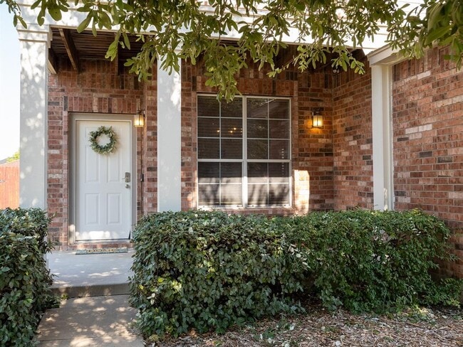 Building Photo - 13504 Richard Nixon St