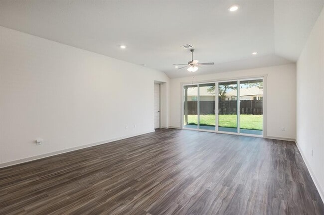 Foto del edificio - 1917 Centerline Ln