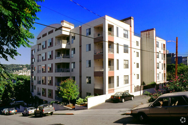 Older Foto del edificio - Hayes Court