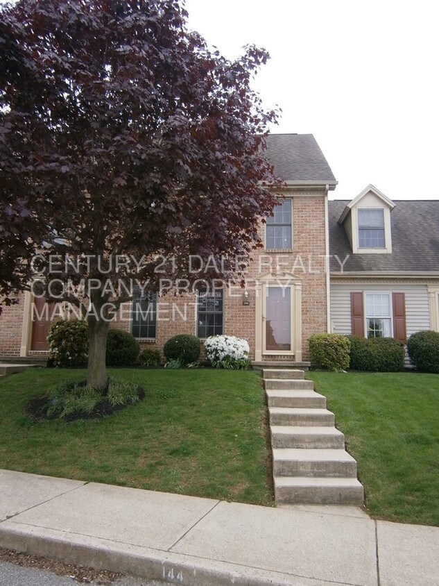Primary Photo - 146 Crown Pointe Dr