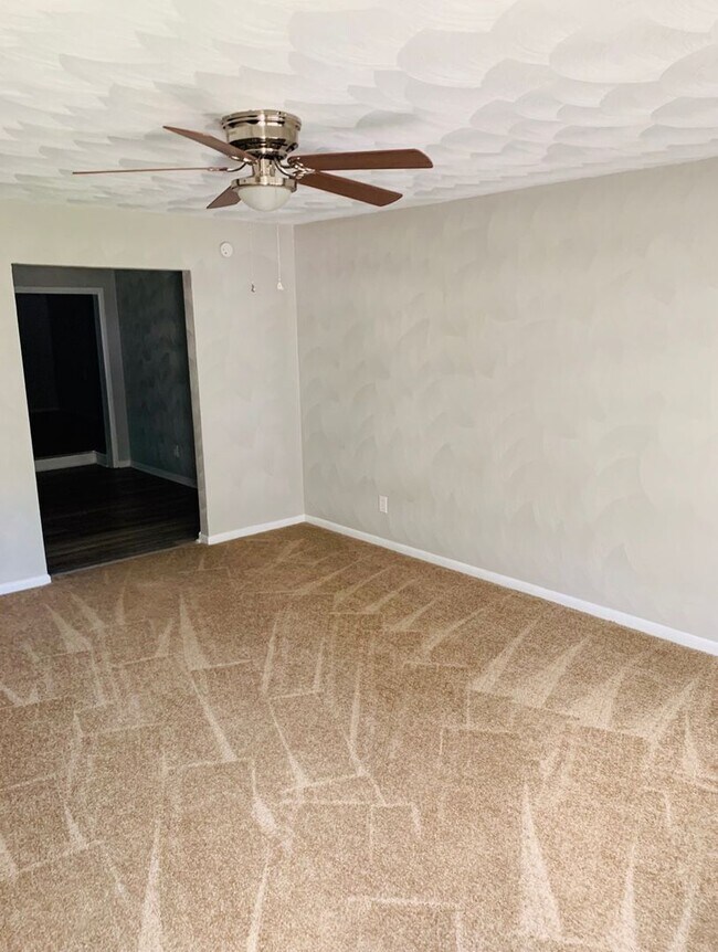 Foto del edificio - Beautiful 3 Bedroom 1.5 Bathroom Brick Hom...
