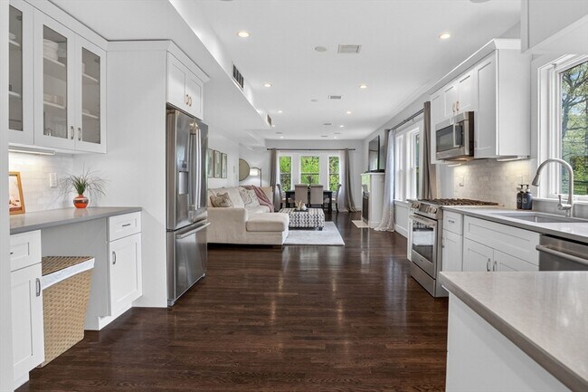 Foto del edificio - 319 Forest Hills St