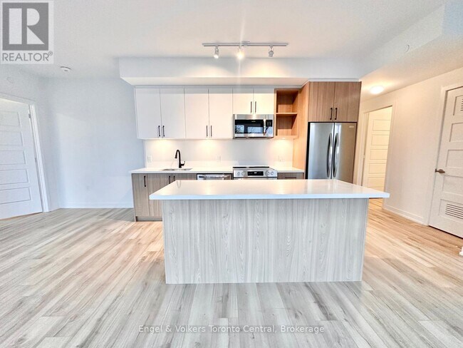 Building Photo - 333 Sunseeker Ave