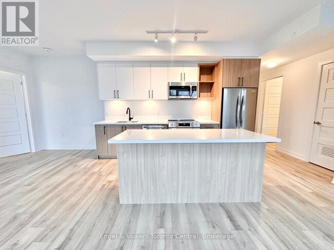 Photo du bâtiment - 333 Sunseeker Ave