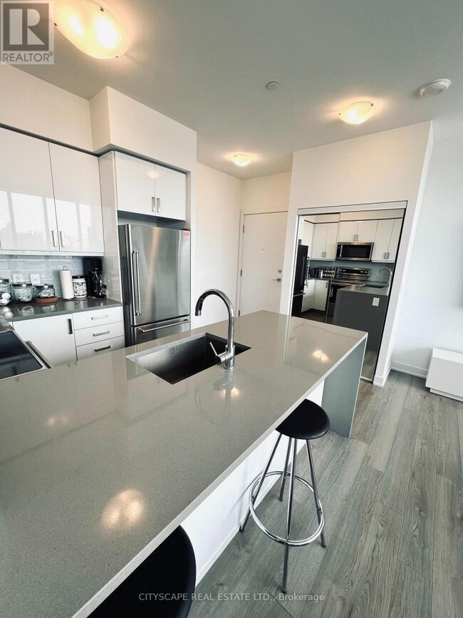 Photo du bâtiment - 1603-1603 Eglinton Ave W