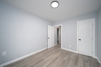 Building Photo - 3120 Stonewall St
