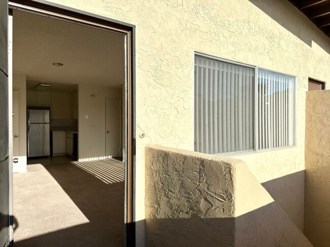 Building Photo - Upgraded Corner Unit w/ Balcony