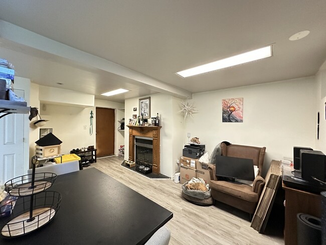 Foto del edificio - 2341 N Leavitt St
