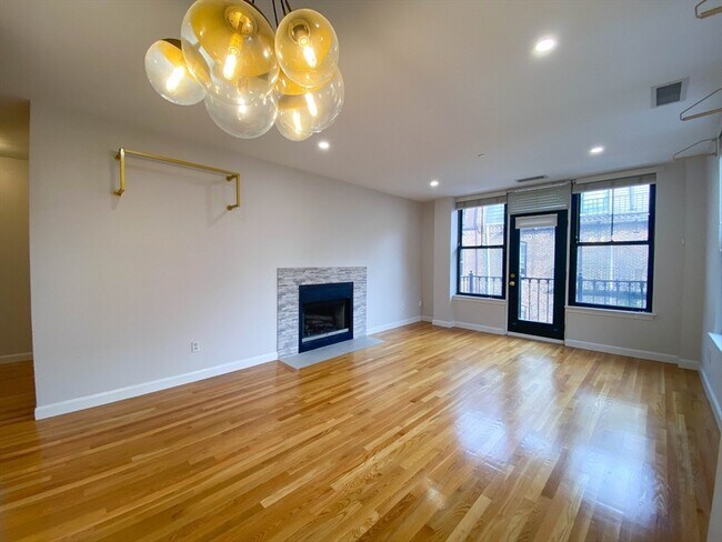 Building Photo - 75 Clarendon St