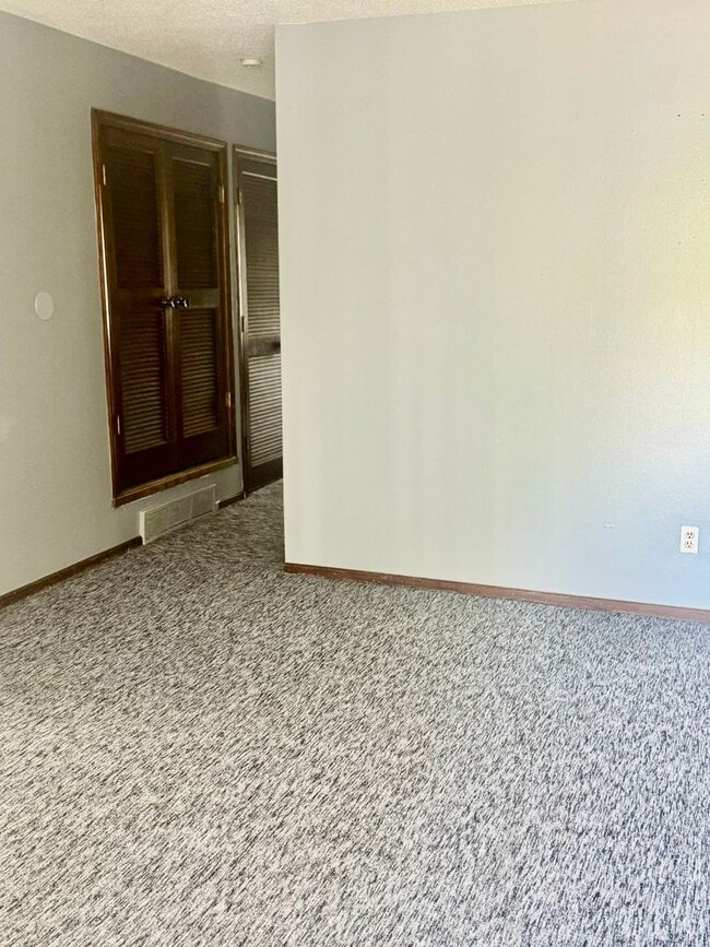 Foto del edificio - 8630 Lane Ave
