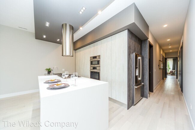 Foto del edificio - 3 br, 2 bath House - 851 N. California Ave...