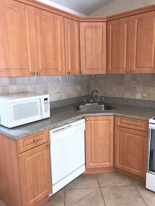 Foto del edificio - 845 NW 98th Ave