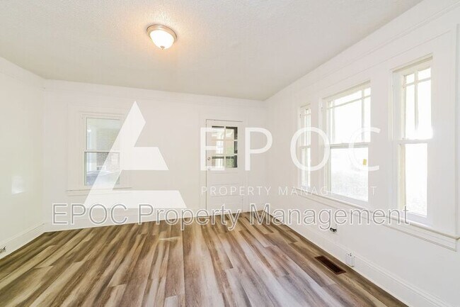 Photo - 2525 Greenway Ave NW House