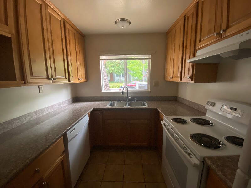 Foto principal - 977 Clark Ave
