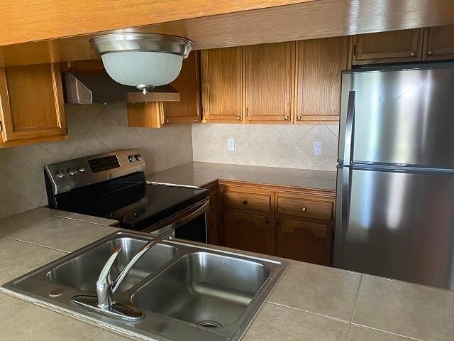 Foto del edificio - 8911 McPherson Rd