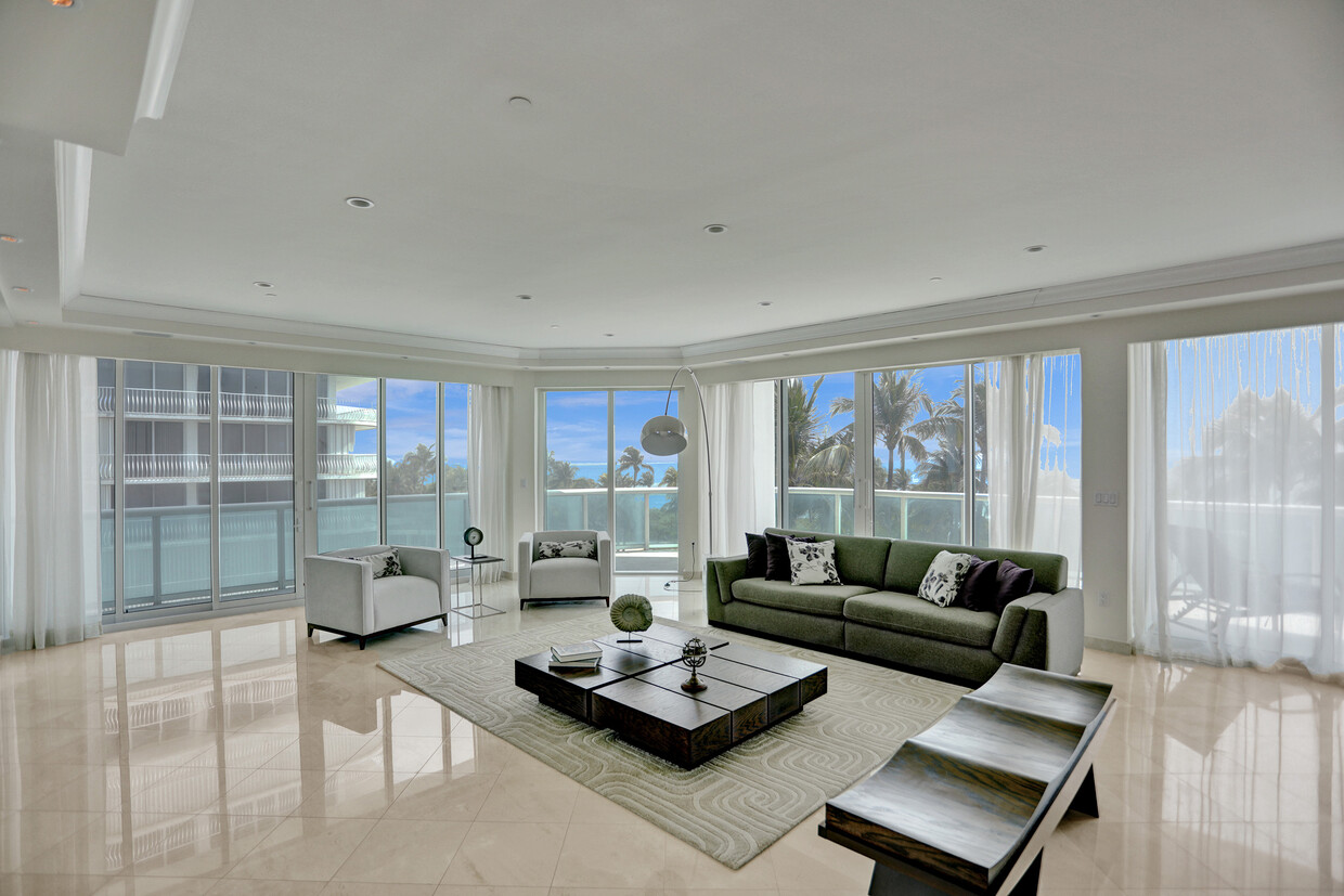 Foto principal - 10101 Collins Ave