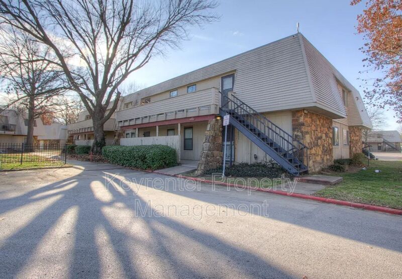 Primary Photo - 6603 S Zunis Ave