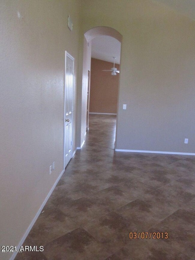 Building Photo - 4318 E Lone Cactus Dr