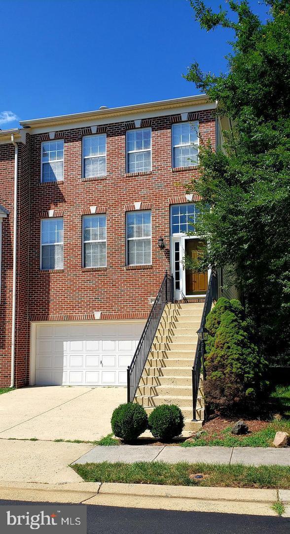 Building Photo - 43113 Forest Edge Square