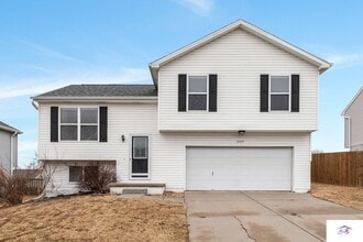 Building Photo - 15828 Blackwalnut St