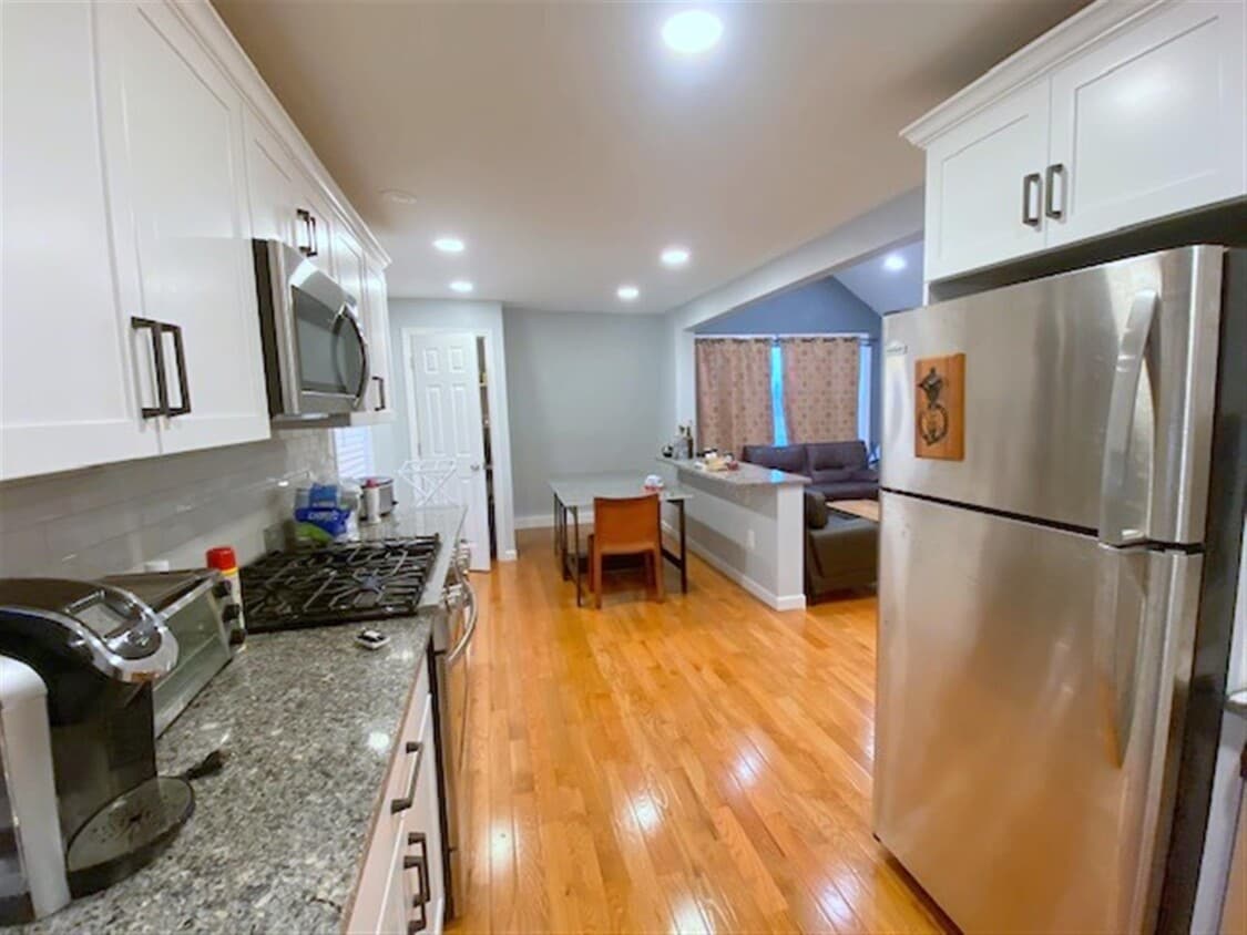 521 Main St Unit 3, Medford, MA 02155 521 Main St Medford, MA