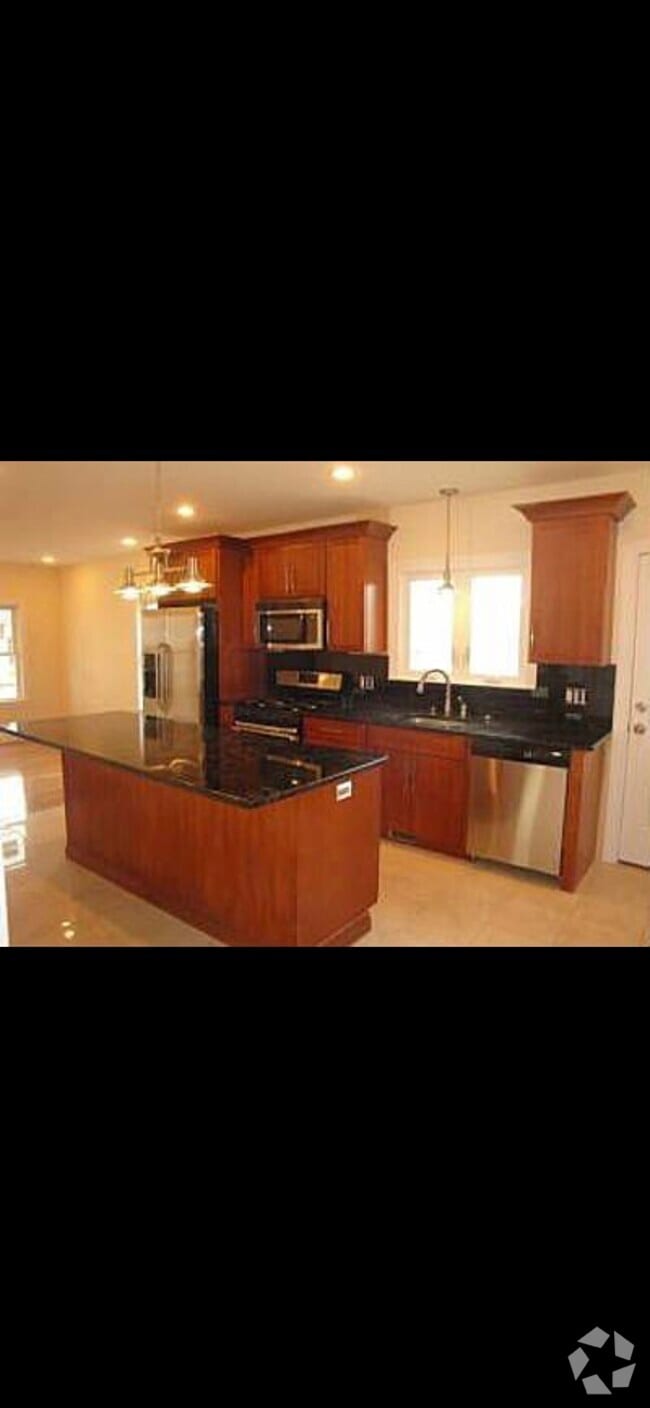 Building Photo - 155 Waverley Ave