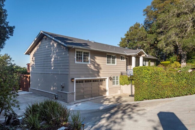 Building Photo - 10 Tiptoe Ln
