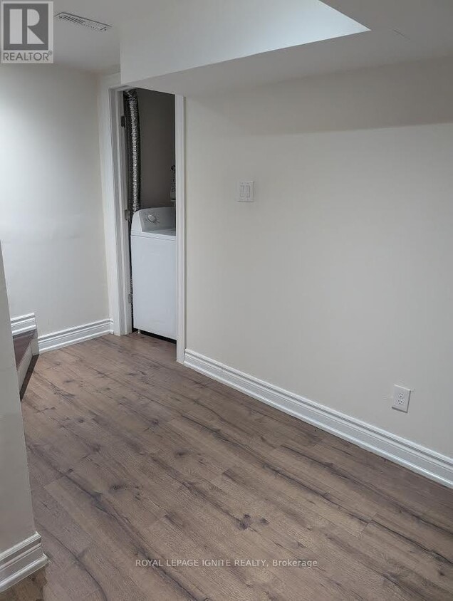 Building Photo - 54 McInnes Crescent