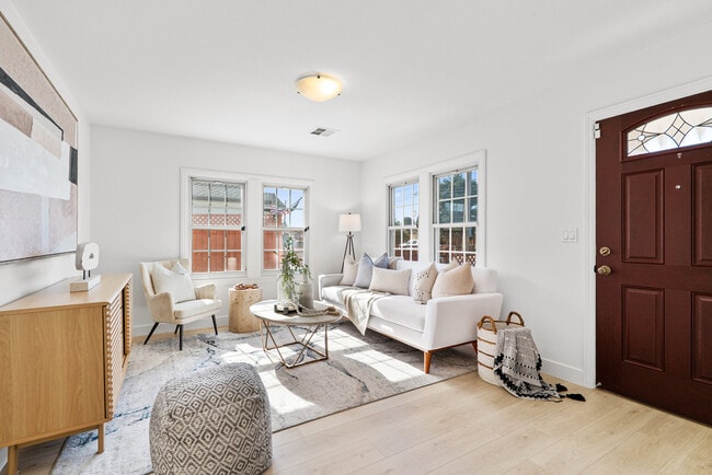 Foto del edificio - 4441 Davis St