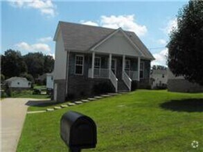 Building Photo - 924 Roedeer Dr