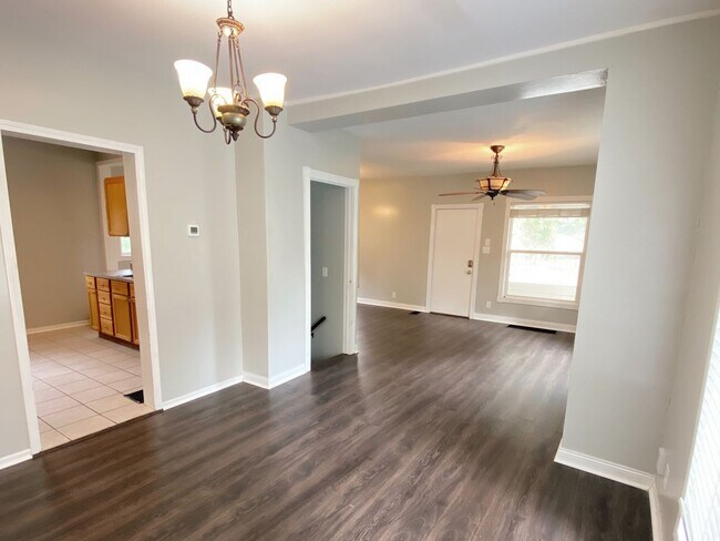 Building Photo - 5 Bedroom house for rent!
