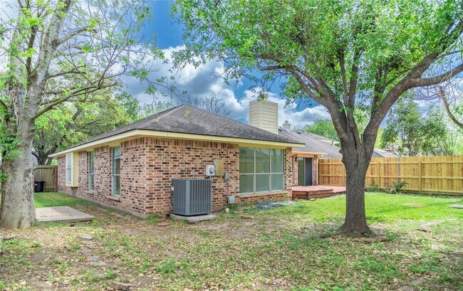 Foto del edificio - 16342 Maple Downs Ln