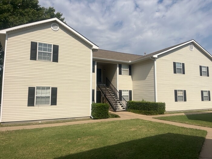 Primary Photo - 2 bedroom includes water! 2nd floor! 1 mon...