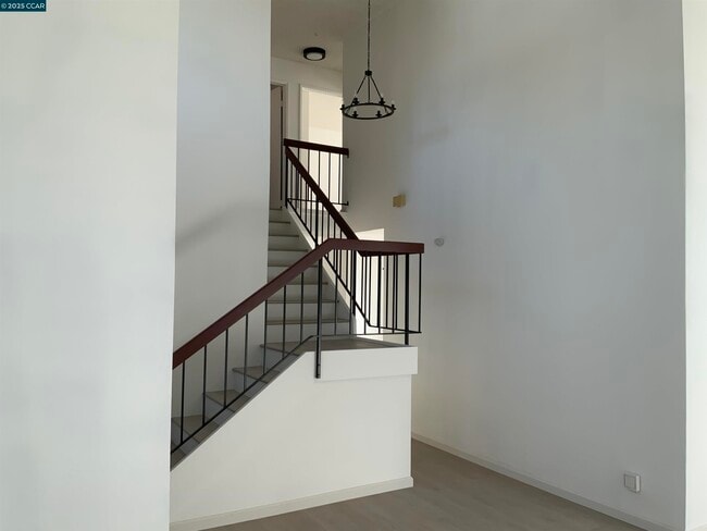Foto del edificio - 424 Sparrow Dr
