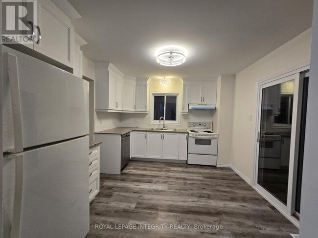 Building Photo - 53 Sarrazin Way