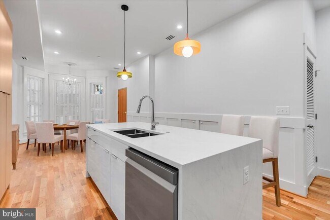 Foto del edificio - 3169 18th St NW