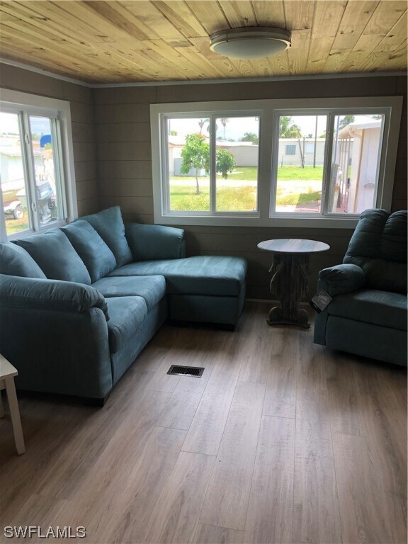 Foto del edificio - 5157 Sandpiper Dr