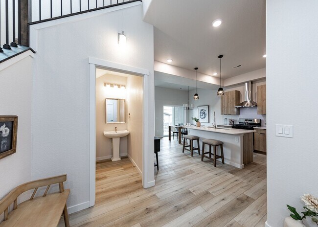 Foto del edificio - Gorgeous Views End Unit 3 Bed Townhome nex...