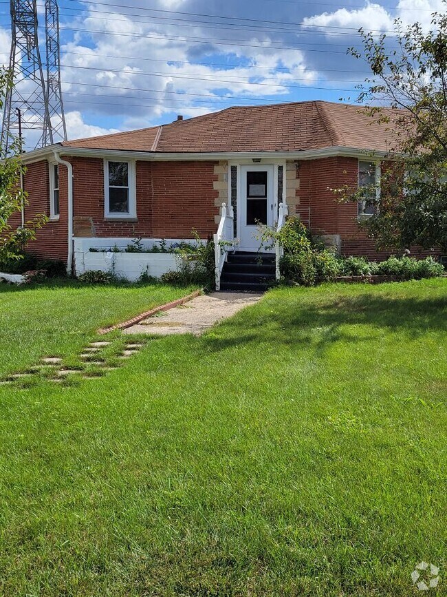 Menomonee River Hills South Apartments under 600 Milwaukee, WI 2