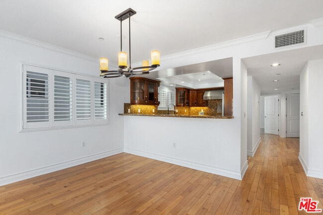 Building Photo - 1246 Armacost Ave