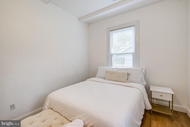 Foto del edificio - 4209 Queensbury Rd